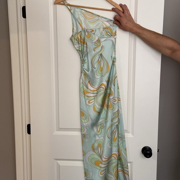 BNWT Pretty Little Thing One Shoulder Dress - Size 4 - Picture 8 of 10